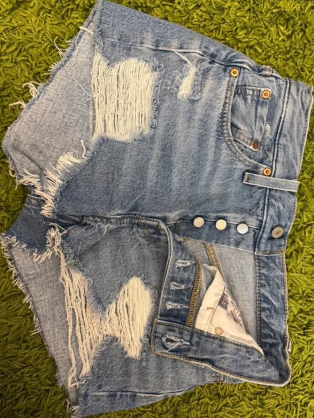 Levi’s 501 Women’s Distressed Denim Shorts W26